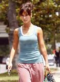 Jennifer Love Hewitt - Page 4 Th_20312_JenniferLoveHewitt_outandaboutinTolucaLake2025_122_1015lo