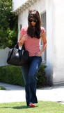 Jennifer Love Hewitt - Page 4 Th_98417_Preppie_Jennifer_Love_Hewitt_out_and_about_5_122_1172lo