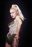 Madonna Live at concerts 1981 - 1999 Th_89809_497e22kg_122_76lo