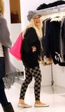 Christina Aguilera - Page 2 Th_44593_celebs4ever_Christina_Aguilera_Candids_Shopping_in_Hollywood_October_4th_2008_0055_122_530lo