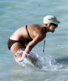 Njene slike...[molim bez komentara] - Page 4 Th_49965_Celebutopia-Britney_Spears_in_bikini_on_the_beach_in_the_Carribbean-44_122_82lo
