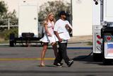 Amanda Bynes - Minigonnissima sul set di  'Easy A' - 23 giu 09 Th_07780_bynes-easya07_122_136lo