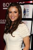 ALYSSA SIGNING "SAFE AT HOME" AT BORDERS BOOKS Th_43985_Celebutopia-Alyssa_Milano_Signs_Copies_Of_Safe_At_Home-11_122_727lo