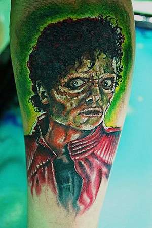 Galerie de tatouages (trouvés sur FB) Tatouage-michael-jackson-4-1273e3b