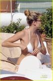 bikini - Sienna Miller - Bikini Candids - Positano - 24 giu 09 Th_87140_sienna-miller-basking-bikini-04_123_393lo