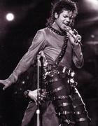  Bad tour - Page 4 Th_960531796_643326991_mjmichaeljackson1237034_122_539lo