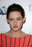 Kristen Stewart - Page 2 Th_86489_Kristen_Stewart_-_29Adventureland69_CELEBUTOPIA_ISA_21_122_589lo