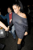 Katie Price - In Minigonna, Candids a Londra, 28set09 Th_62030_k1_122_9lo