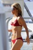 Kelly Ripa - Bikini Candids, Miami - 01 Mag 09 Th_66000_Celebutopia-Kelly_Ripa_in_bikini_in_Miami-09_122_554lo