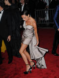 Victoria @ MET Gala (may 4th) Th_51042_celeb-city.org_Victoria_Beckham_MET_64_123_65lo