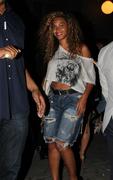 Candids 2010 - Page 7 Th_95861_beyonce_062310_4_122_467lo