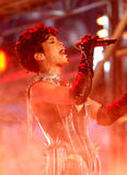 rihanna avatarları Th_72547_Rihanna_2008_AMA_performance.net_1294_122_161lo