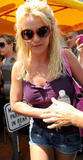 Britney Spears - In shorts/issimi - Shopping in Beverly Hills - 25 giu 09 *ADDS* Th_35652_21_122_63lo