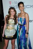 ! Mily Cyrus ! Th_15303_Rihanna_and_Miley_Cyrus_CELEBUTOPIA_ISA_02_122_64lo