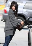 Vanessa Anne Hudgens Th_92048_Vanessa_Hudgens_Candids_Toluca_Lake_Gas_Station_021509_7152_122_20lo