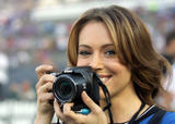 Alyssa Milano - Page 3 Th_30700_Preppie_-_Alyssa_Milano_at_the_World_Football_Challenge_soccer_match_between_Chelsea_and_Inter_Milan_at_the_Rose_Bowl_-_July_21_2009_5143_122_509lo