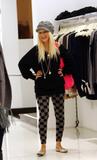 Christina Aguilera - Page 2 Th_44495_celebs4ever_Christina_Aguilera_Candids_Shopping_in_Hollywood_October_4th_2008_0050_122_473lo