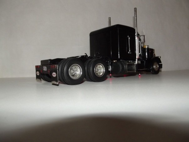 Peterbilt 359 "MOTÖRHEAD" 0wtyb91snko