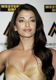 Photos de Aishwarya Rai Th_17545_aish_122_411lo