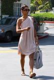 Halle Berry - Hollywood , 19set09 Th_46924_Halle_Berry_O6A_West_Hollywood_190909_007_122_486lo