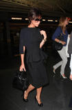 Victoria @ JFK airport Th_15293_celebrity-paradise.com_Victoria_Beckham_LAX_047_123_450lo