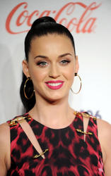 Katy Perry Th_527689475_KatyPerryCapitalFMJingleBellBallDay3DdLFkQSqnsx_122_486lo