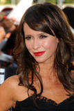 Jennifer Love Hewitt - Page 4 Th_72506_jEnNiFeRlOvEhEwItTeClIpSePrEmIeRe062410nBs8_122_207lo