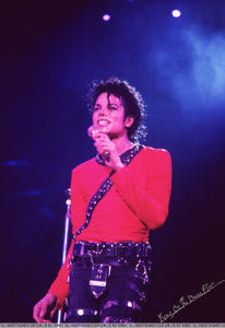 BAD WORLD TOUR  Th_39804_9_122_247lo