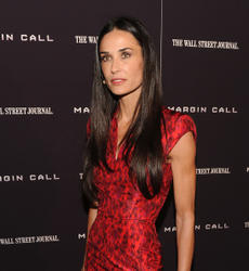 Demi Moore  the "Margin Call" premiere at the Landmark Sunsh Th_132987962_DemiMooreMarginCallNewYorkPremiereZZBVGhpaYzEl_122_364lo