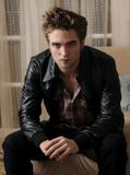 Robert Pattinson - Page 3 Th_13231_rob-portraits-12_122_420lo