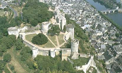 Moyen Age - Chateaux forts - Chinon_ensemble-1bccb23