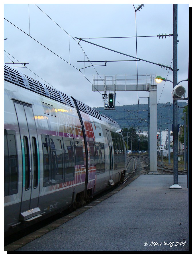 Des trains et des voies libres, des carrés ou des avertissements Lls20081003-007-a8e39a