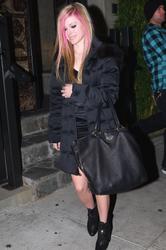 Nov 30, 2010 - Avril Lavigne - Out N About In Hollywood Th_58191_tduid1721_Forum.anhmjn.com_20101202094312003_122_536lo