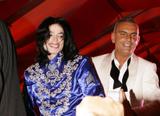 195 FOTOS HQ Th_51034_Michael_Jackson_Celebrity_City_Various_9855_122_473lo