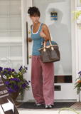 Jennifer Love Hewitt - Page 4 Th_15306_Preppie_Jennifer_Love_Hewitt_at_a_pilates_class_in_Toluca_Lake_7_122_510lo