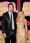 Kristen Bell Th_062434899_kristen_bell_2012_cmt_music_awards_43_122_55lo