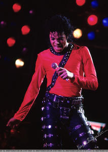 BAD WORLD TOUR  Th_39771_6_122_502lo