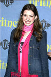 Anne Hathaway Th_48107_hathaway0259_122_557lo