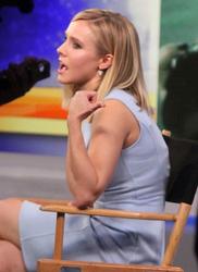 Kristen Bell gives an interview on 'Good Morning America'  Th_472073387_KristenBellKristenBellVisitsGoodMorning2olX9DZ8GLNl_123_494lo