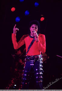 BAD WORLD TOUR  Th_39698_1_122_153lo