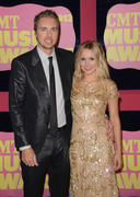 Kristen Bell Th_062395633_kristen_bell_2012_cmt_music_awards_38_122_393lo