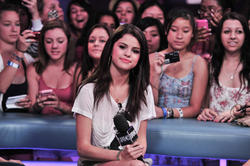 Selena Gomez - LQ x73 Th_229331371_ROBiNHOOD_HQHC_SELENAGOMEZ_8_24_2011_67_122_135lo