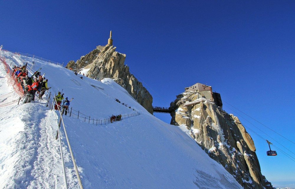 United States AI Solar System (4) - Page 22 Aiguille_du_midi_ski_lift_chamonix_2_116738