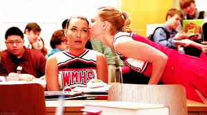 “Otra estúpida historia de amor” - Página 3 Brittana_cheek-kiss