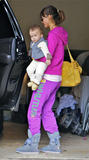 Photos candids - Page 17 Th_24245_jessica_alba_1960_122_720lo