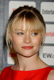 Emilie'nin Katld Davetlerden Resimler Th_69966_celebrity_city_Emilie_De_Ravin_9_122_501lo