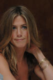 مكتبة صور Jennifer Aniston Th_19851_celebrity_city_Jennifer_Aniston_17_122_508lo