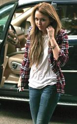 Nov 19, 2010 - Miley Cyrus - Recording studio in Beverly Hills (8 MQ) Th_22026_tduid1721_Forum.anhmjn.com_007_122_548lo