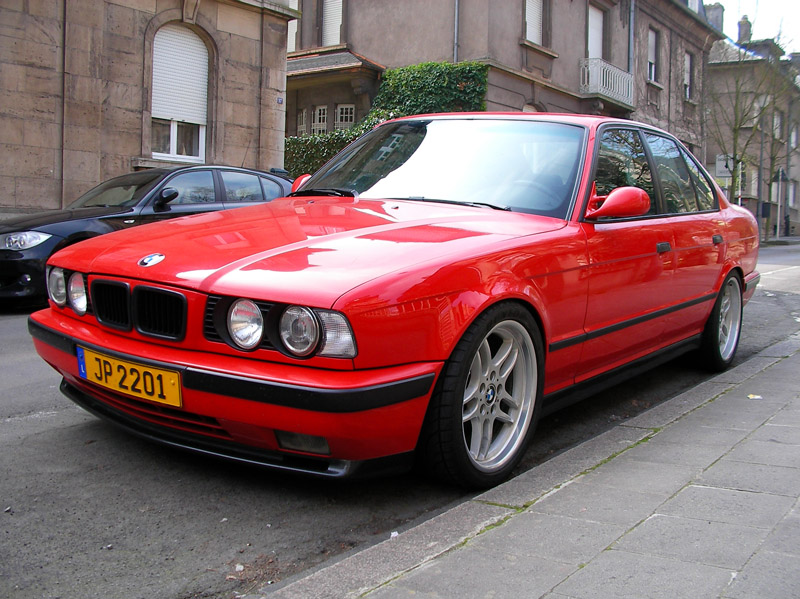 Postez ici vos photos de E34 et autres Red-3-118e4b3