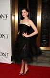 Anne Hathaway - 63rd Annual Tony Awards in New York - 7 giu 09 Th_19767_Anne_Tonys003_122_410lo